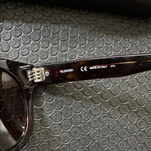 Valentino Tortoise Shell Sunglasses w/Case - Picture 5 of 7